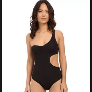 Saha Saha Levana One Shoulder Strapped swimsuit 4